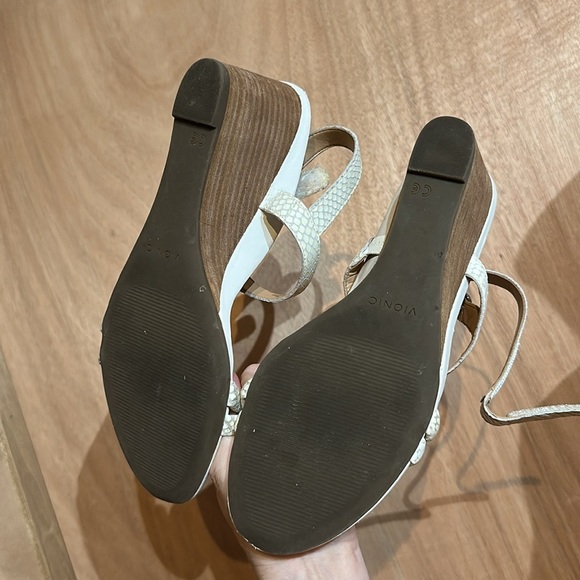 Vionic White Wedge Sandals Emmy lzrd - Picture 8 of 9